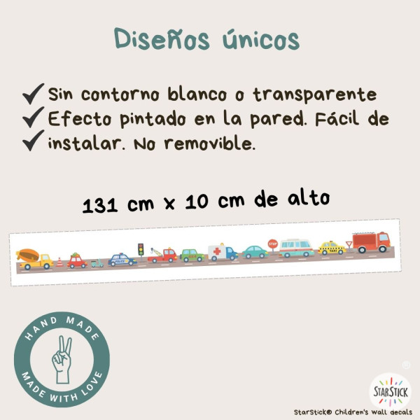 Cenefa infantil con coches de colores en pared de habitación infantil
