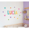 sticker décoratif personnalisé avec nom et cœurs colorés pour chambre d’enfant