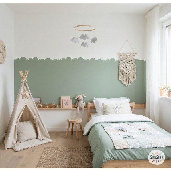 Papel pintado autoadhesivo de media pared con ondas irregulares en pared moderna