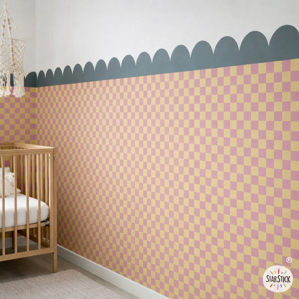 Papier adhésif mural mi-hauteur avec vagues et carreaux décoration moderne