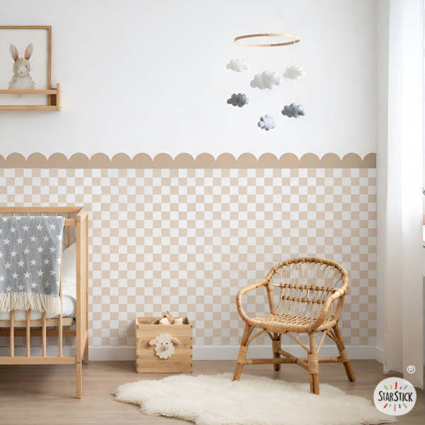 Paper adhesiu paret mitja alçada amb ones i quadres decoració moderna