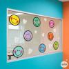 Vinilo para cristales con emojis de colores, ideal para decoración infantil y escolar
