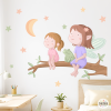 Sticker mural décoratif enfant avec deux fées assises sur une branche avec lune et étoiles pour chambre de filles