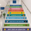 Vinilo decorativo para escaleras con mensaje motivador “Hoy será un gran día”.