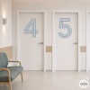 Vinilo decorativo con números BIG lineales para puertas y señalización de espacios públicos