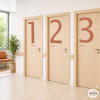 Vinilos decorativos con números y texto para señalización de puertas en espacios públicos, oficinas y edificios.