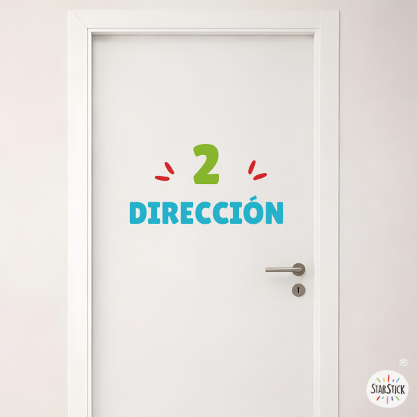 Vinil personalitzat per a senyalització d'escoles i instituts | Número amb text de colors