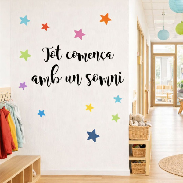 Vinil educatiu de valors per a escoles amb el missatge motivador Tot comença amb un somni per decorar aules