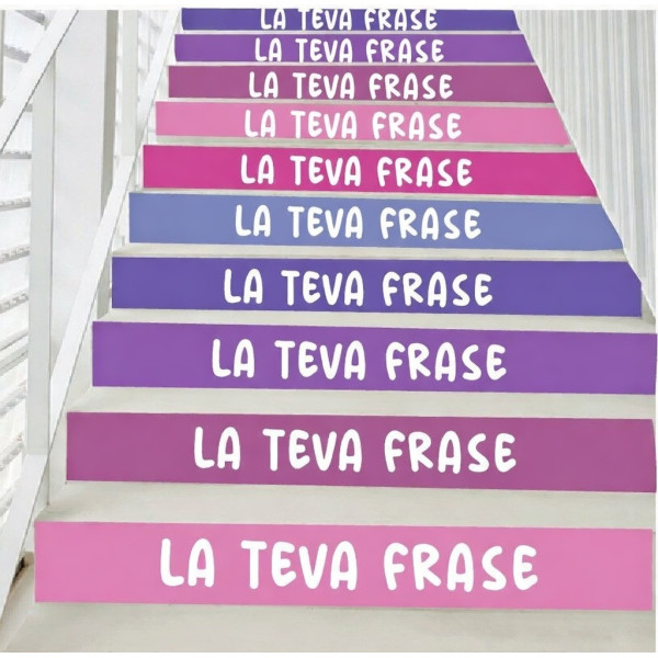 Vinils decoratius a les escales d’un col·legi amb frases motivadores en color lila.